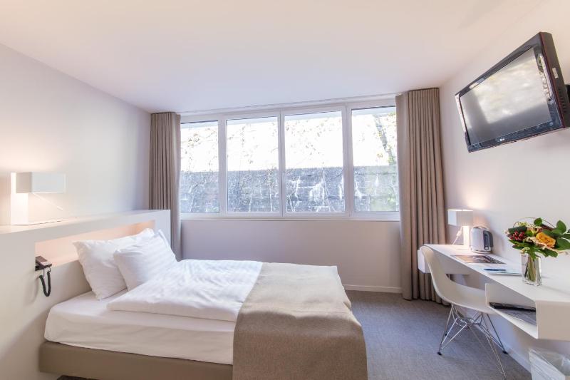 Single Room image 3