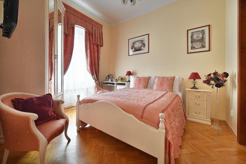 Small Double Room image 2