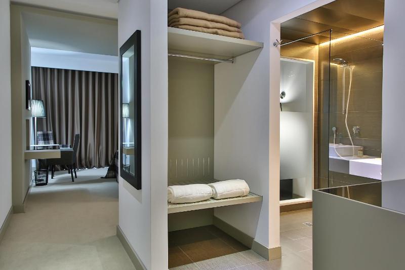 Suite (2 Adults + 2 Children) image 2
