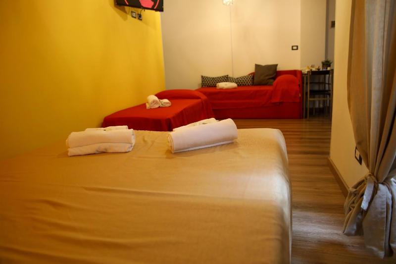 Economy Quadruple Room image 4