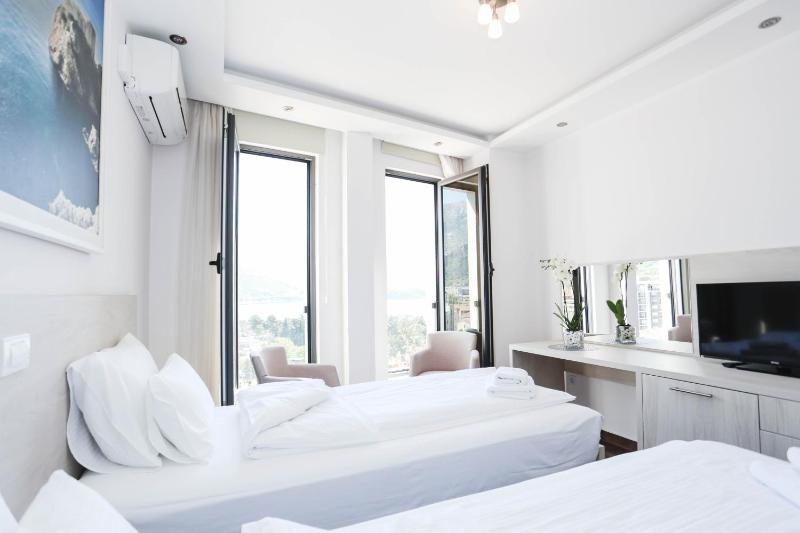 Double Room image 2