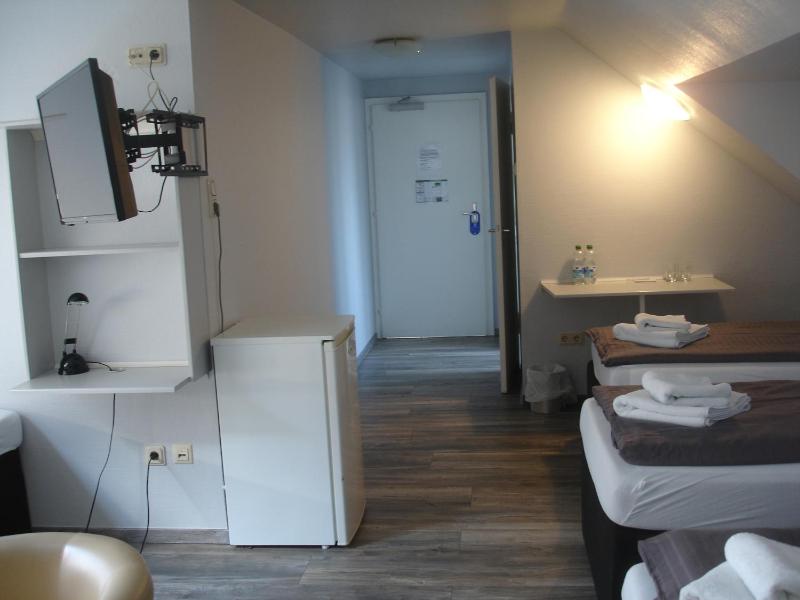 Quadruple Room image 3