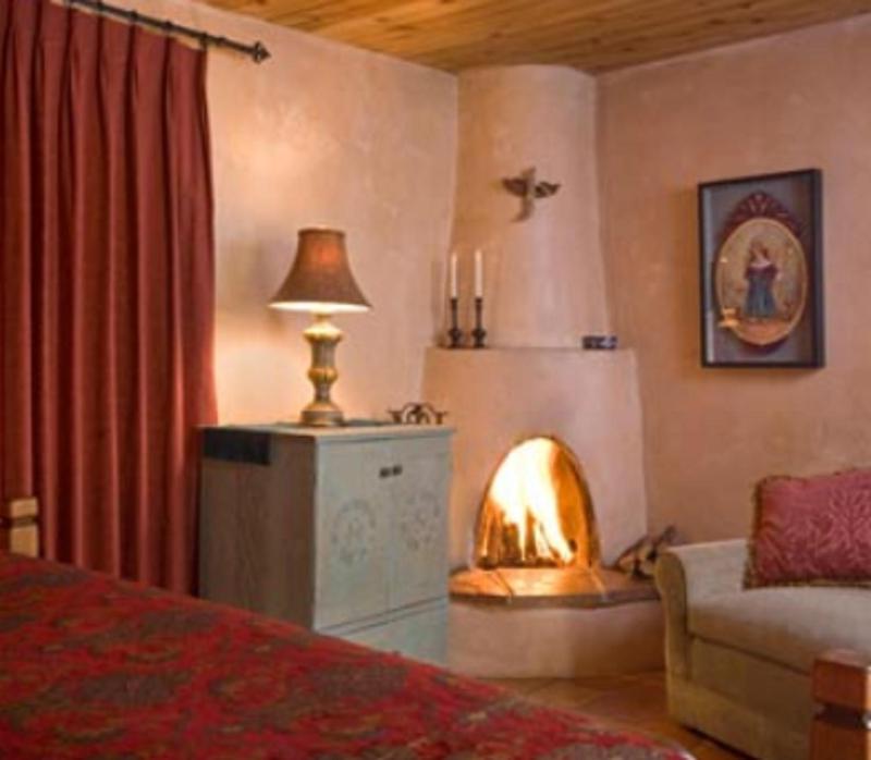 Standard King Room image 2