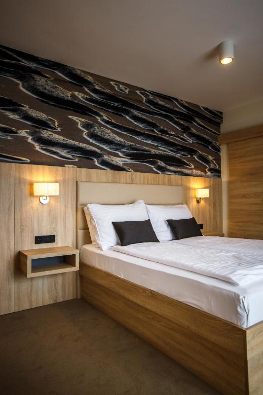 Luxury Suites Bellevue - image 37