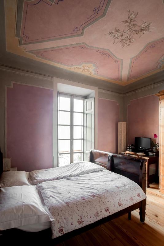 Double Room with Balcony and Lake View image 3