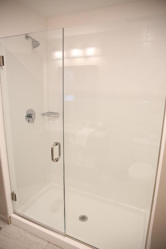Deluxe King Suite image 2