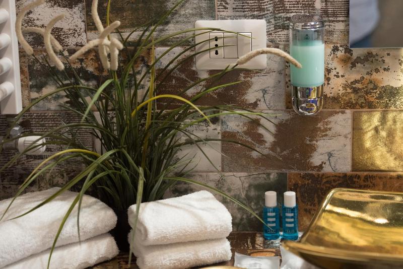 Economy Double Room image 4