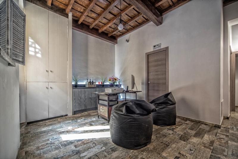 Triple Room with Bath image 3