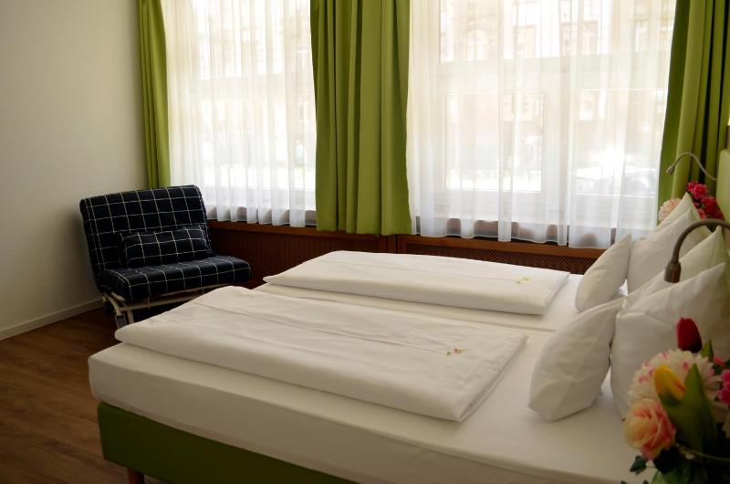 Triple Room image 4