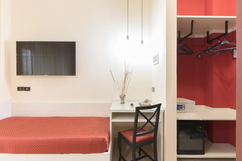 Double Room image 4