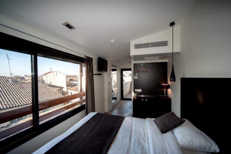 Central Hotel - image 1