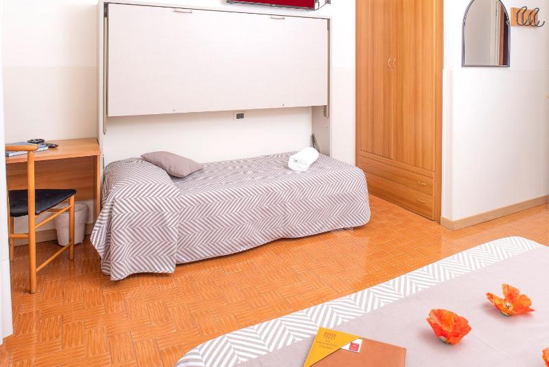 Triple Room image 3