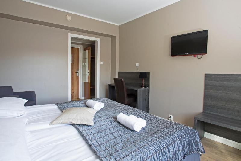 Standard Double Room image 3