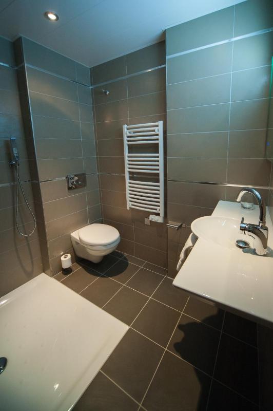 Central Hotel - image 13