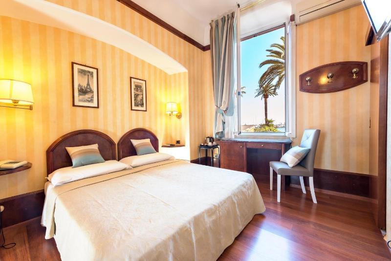Classic Single Room image 3