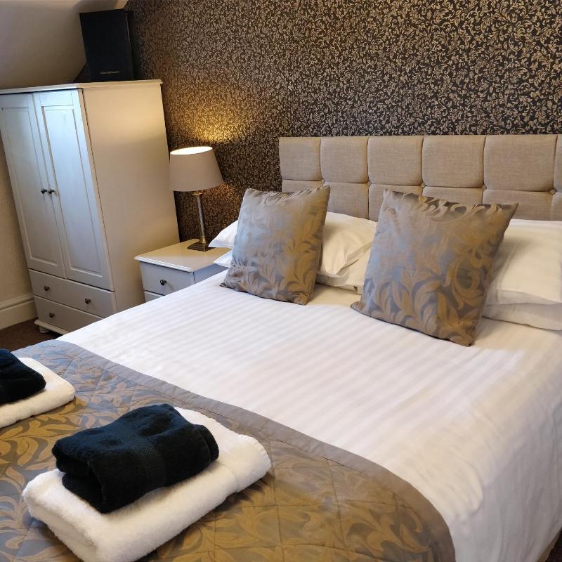 Small Double Room image 3