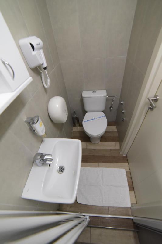 Standard Triple Room image 2