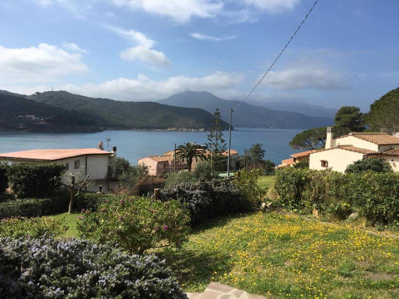 Triple Room with Terrace and Sea View image 4