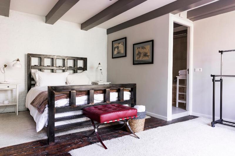 Former Rembrandt workshop two bedroom B&B - image 11