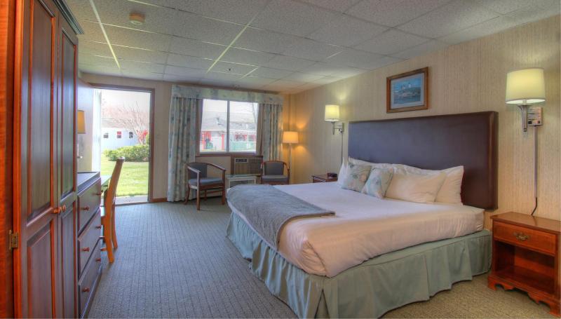 King Room image 3
