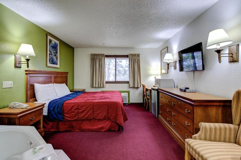 King Room with Spa Bath image 2