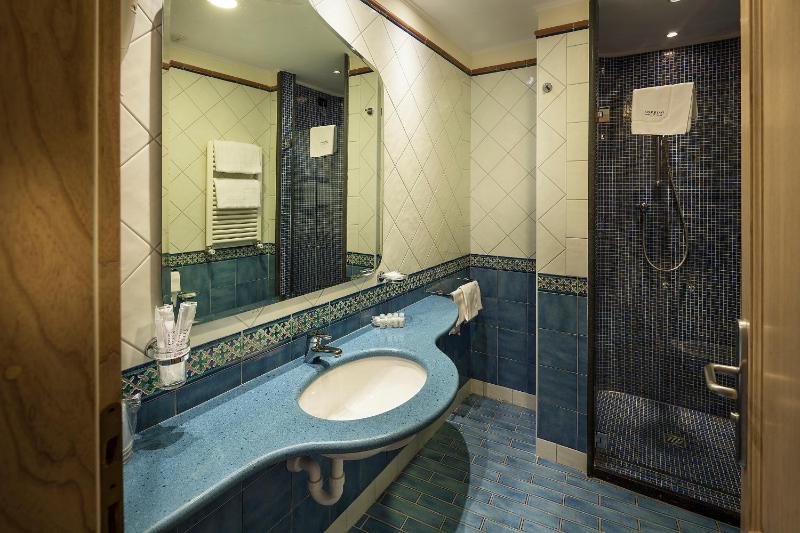 Classic Single Room image 4