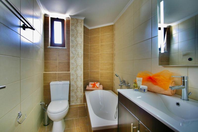 Three-Bedroom Maisonette image 4