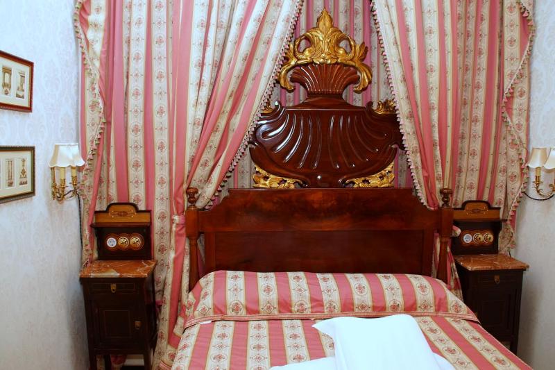 Luxury Double Room image 3