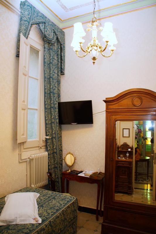 Standard Single Room image 2