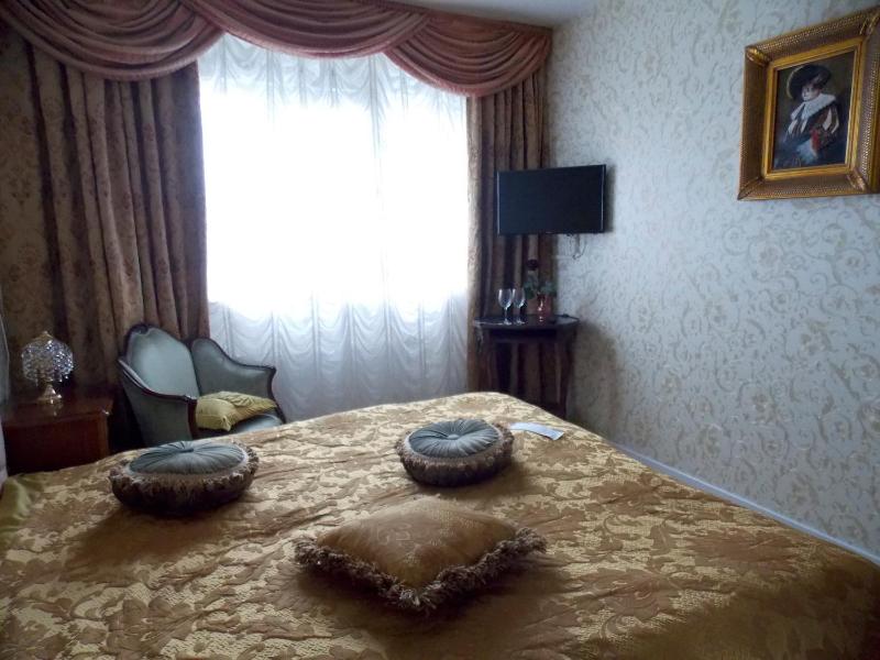 Standard Double Room image 2
