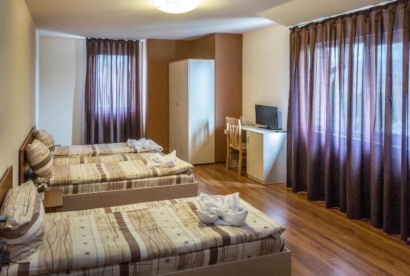 Comfort Triple Room image 2
