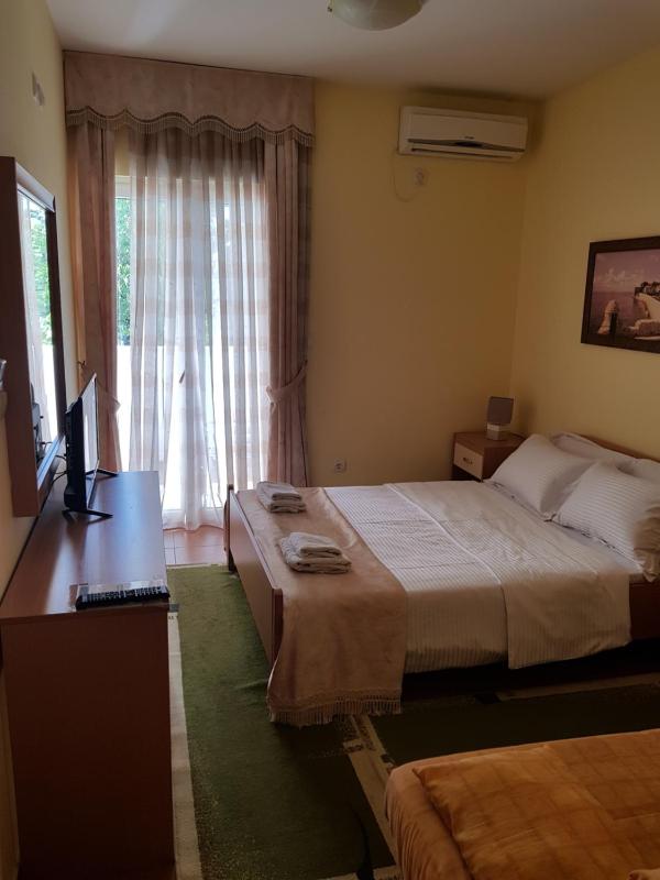 One-Bedroom Apartment with Balcony and City View (3 Adults) image 4