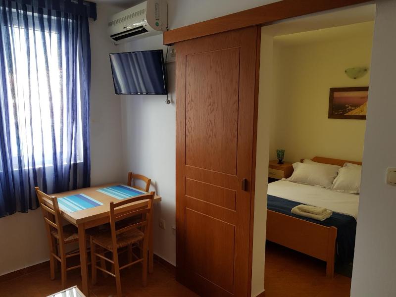 One-Bedroom Apartment (3 Adults) image 2