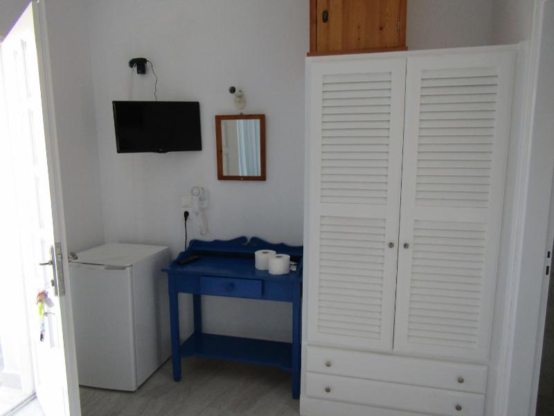 Quadruple Room with Balcony image 4