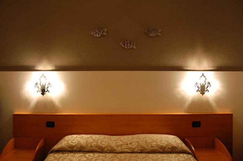 Standard Triple Room image 2