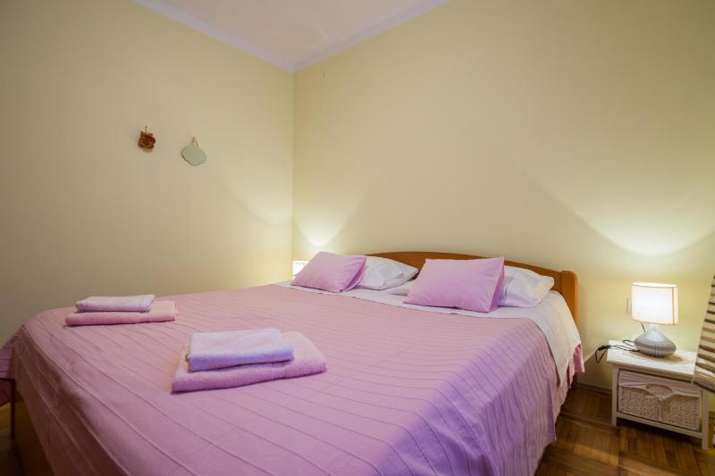 One-Bedroom Apartment image 2