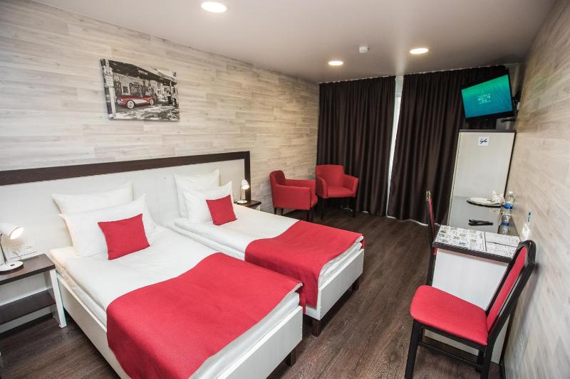 Large Double or Twin Room image 1