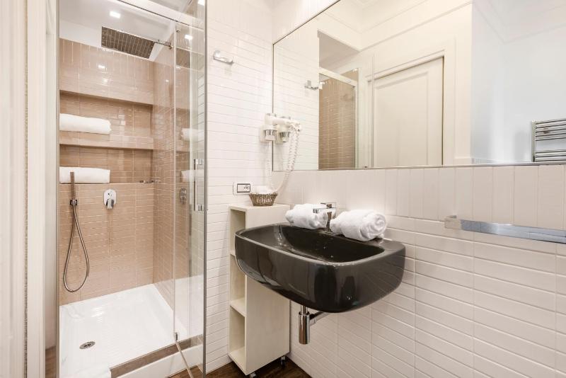 Standard Double Room image 2