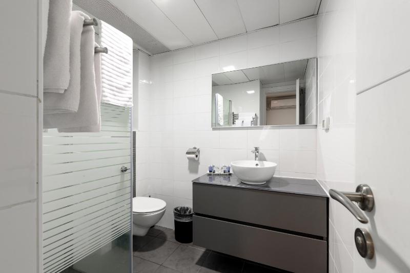 Sea Land Suites - by Echo Hotels - image 11