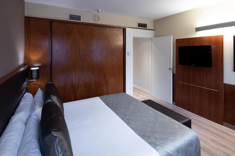 Double Room image 3