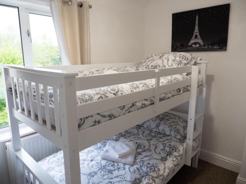 Zoo Cottage - image 7
