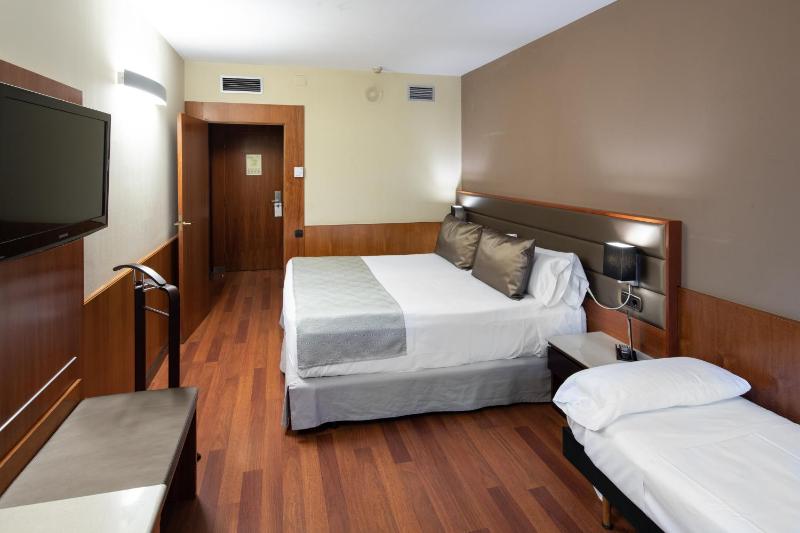 Triple Room (3 Adults) image 2