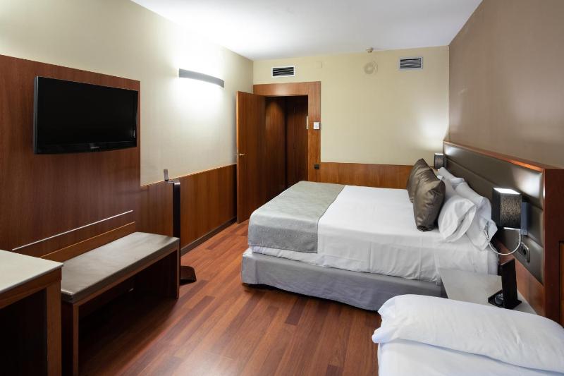 Triple Room (3 Adults) image 4