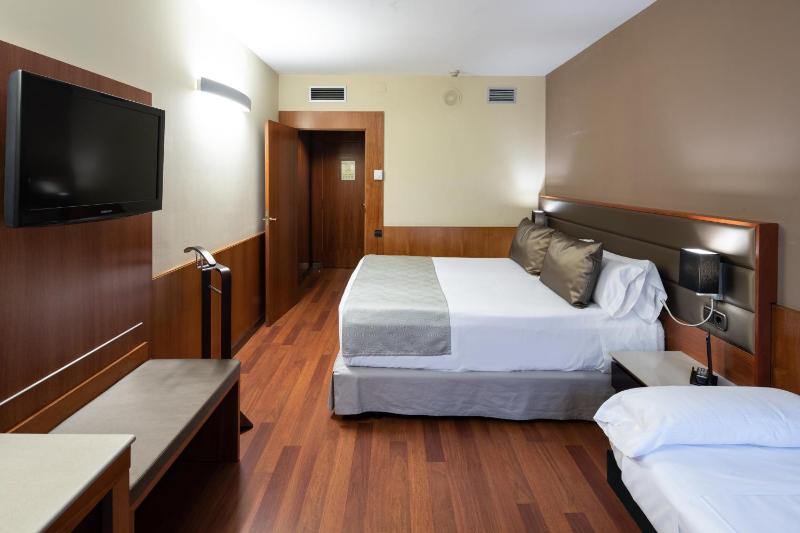 Triple Room (3 Adults) image 3
