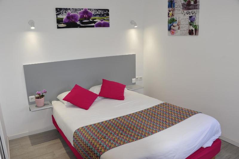 Standard Double Room first price image 4