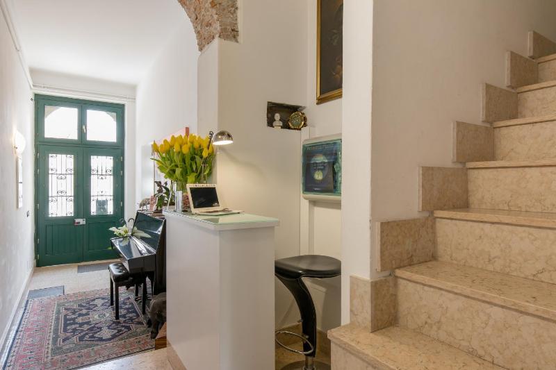 Deluxe Double or Twin Room with Private Balcony image 4