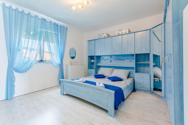 Studio Apartment with Terrace image 1