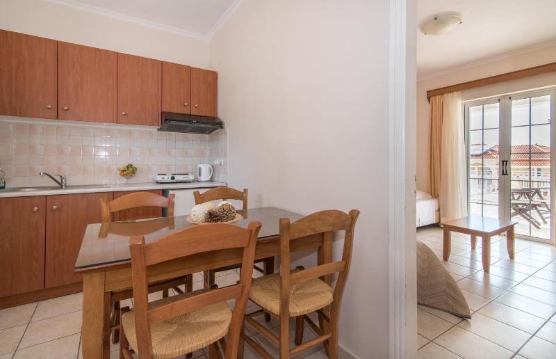 Deluxe Two-Bedroom Apartment image 4