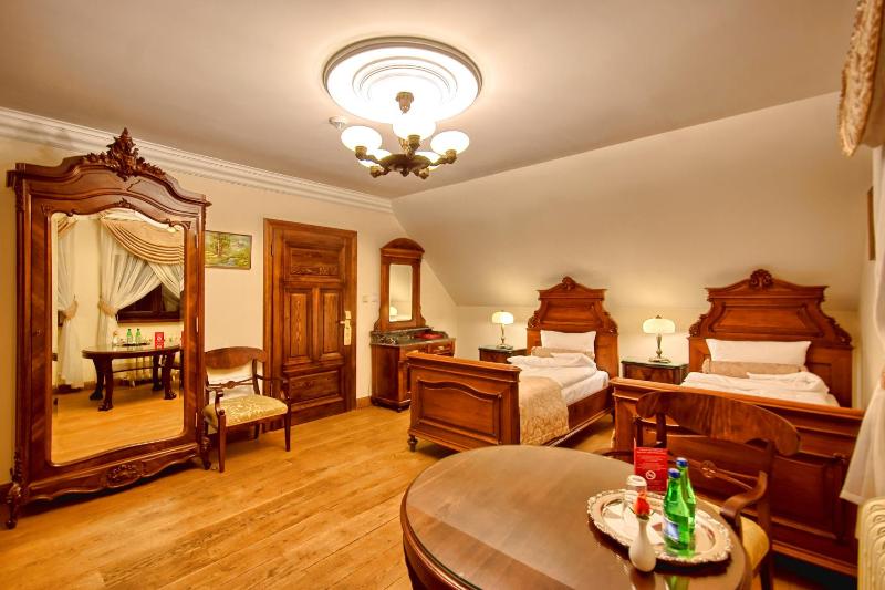 Deluxe Double or Twin Room image 3