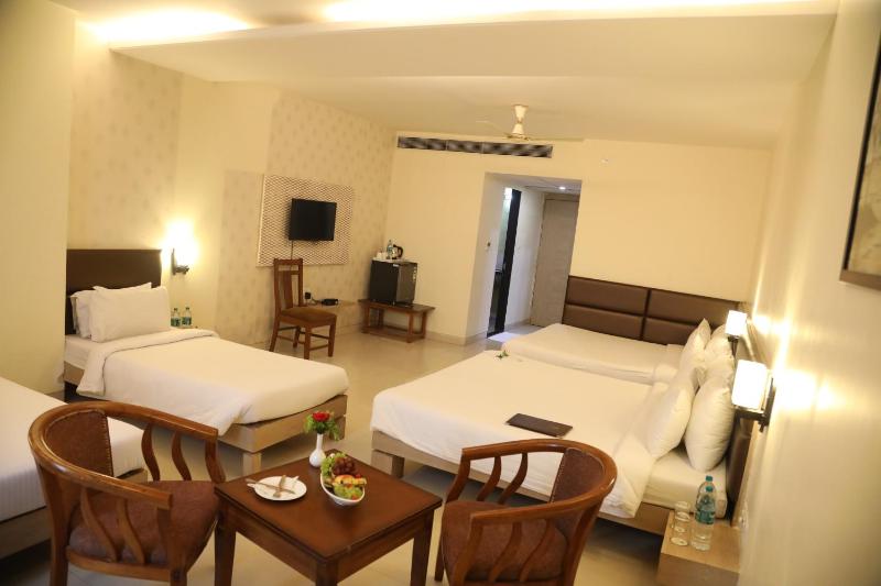 Hotel Kanha’s Palm Springs - image 12
